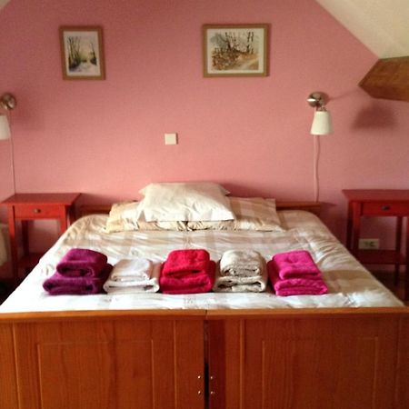 Les Pins - Maison Avec Parking Ferme Et Jardin Commun Au Calme Saint-Prix  Екстер'єр фото