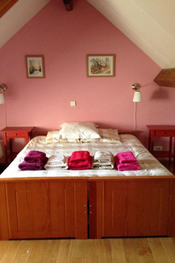 Les Pins - Maison Avec Parking Ferme Et Jardin Commun Au Calme Saint-Prix  Екстер'єр фото